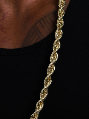 Macro detail of the twisted rope links on the 10mm gold filled chain