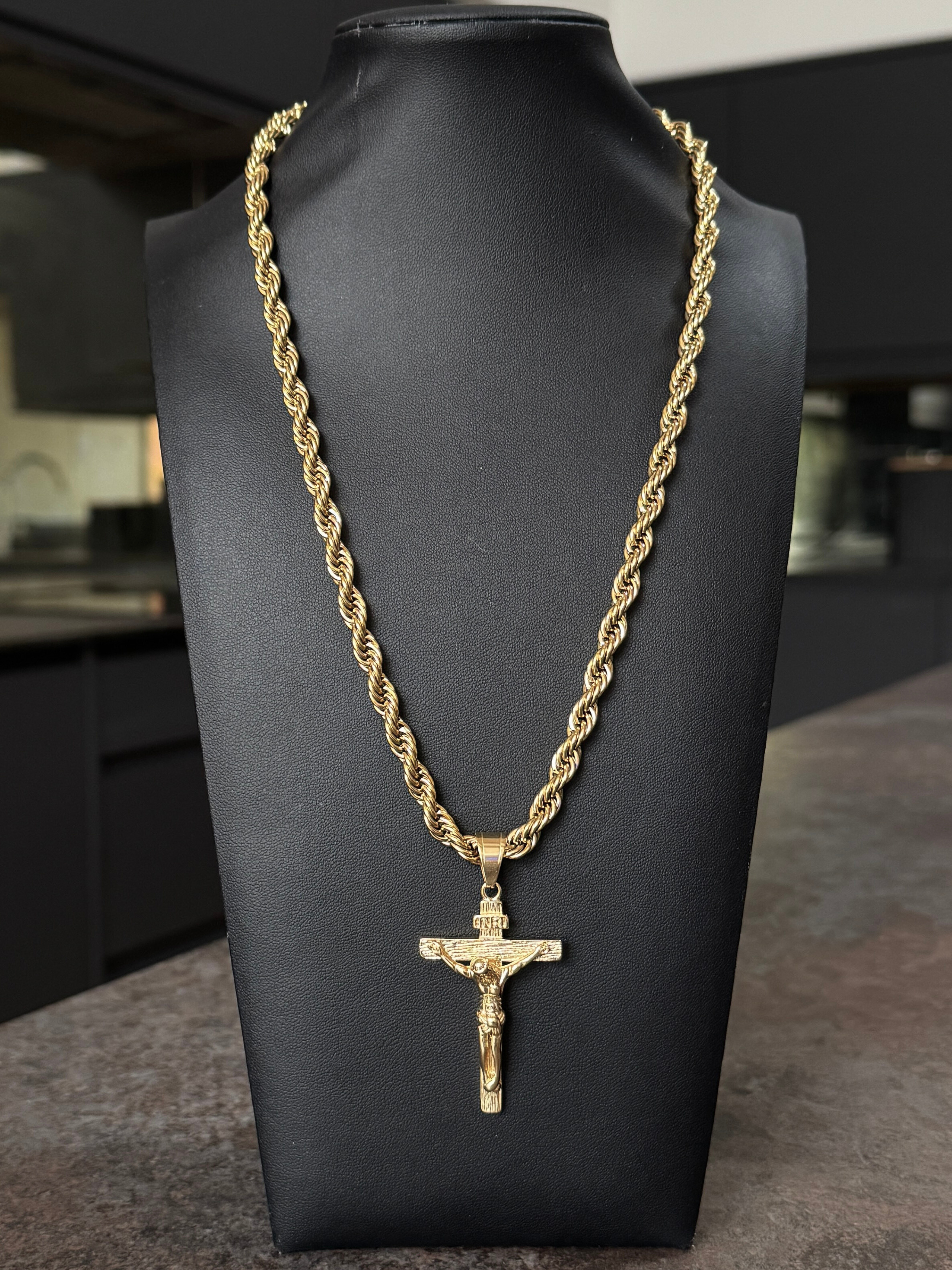🎁 Gold Filled Crusifix Pendant On A 6mm Rope Chain (100% off)