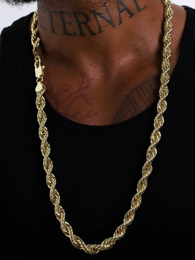 Man wearing the 10mm 9ct gold filled rope chain with a black vest