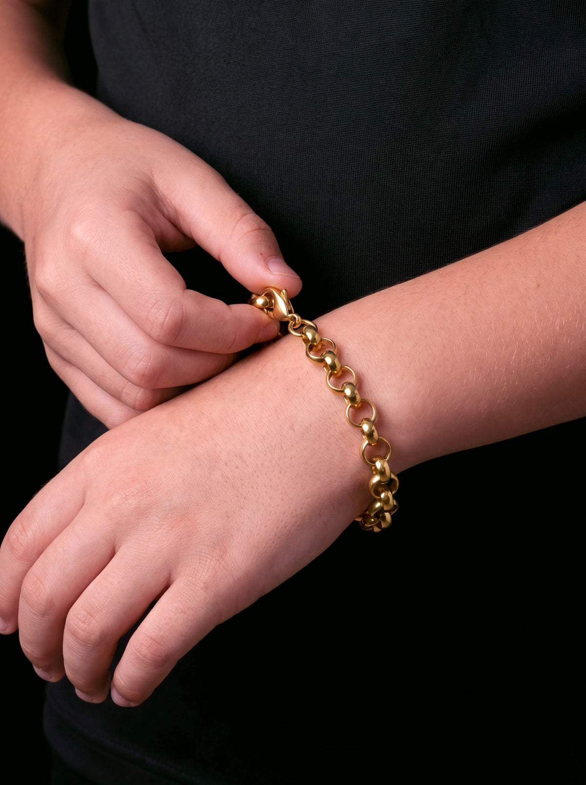 Kids 10mm gold belcher bracelet worn
