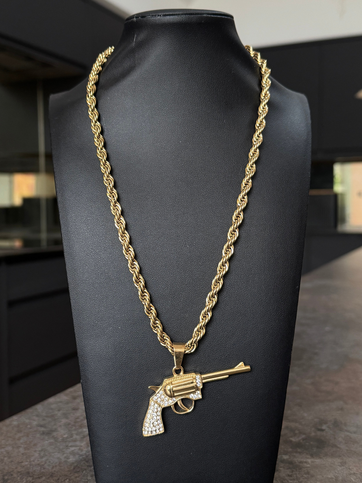 🎁 Gold Filled Revolver Pendant On A 6mm Rope Chain (100% off)