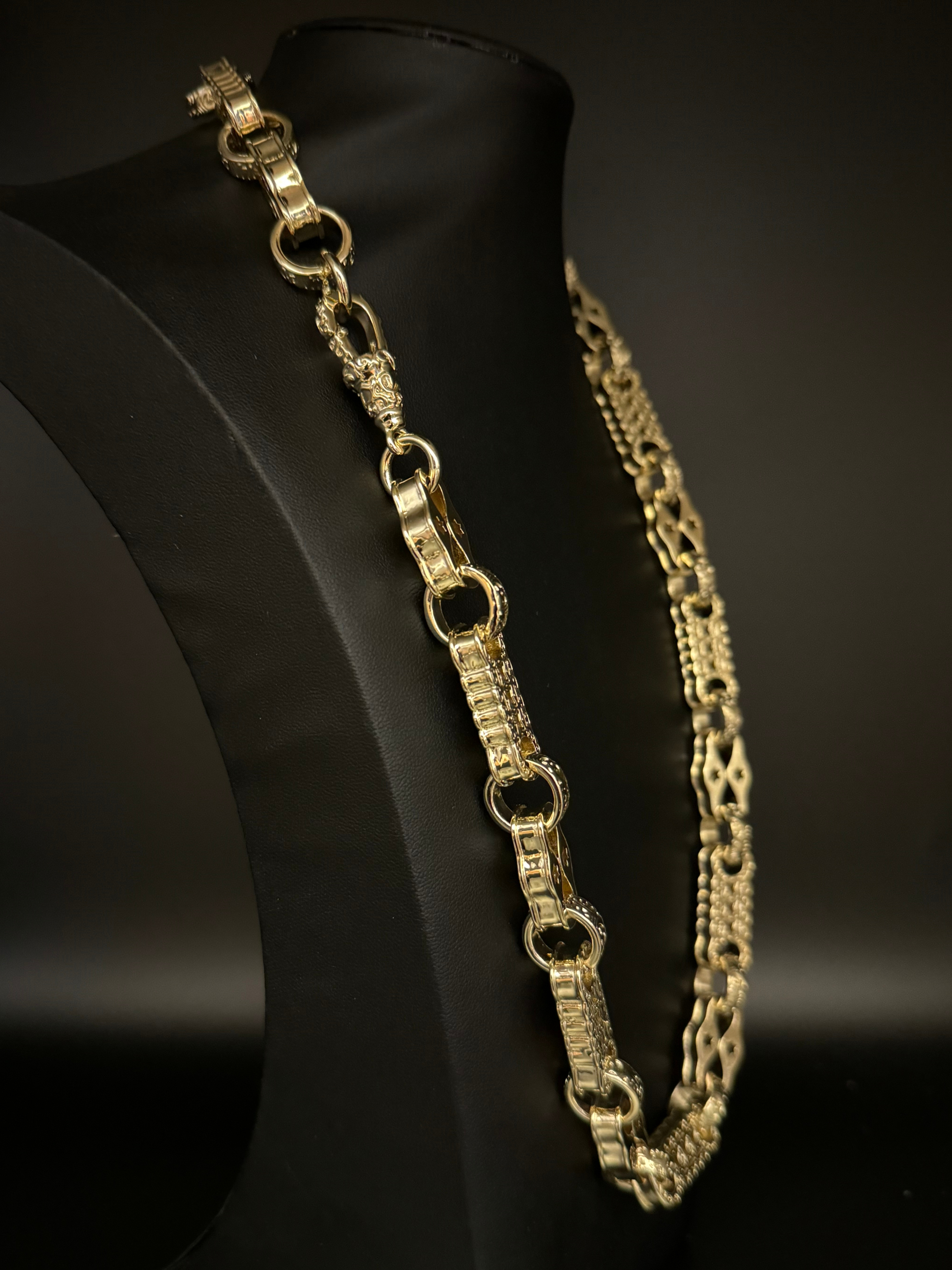 Sold at Auction: (0103672) 9ct rose gold stars & bars necklet & t
