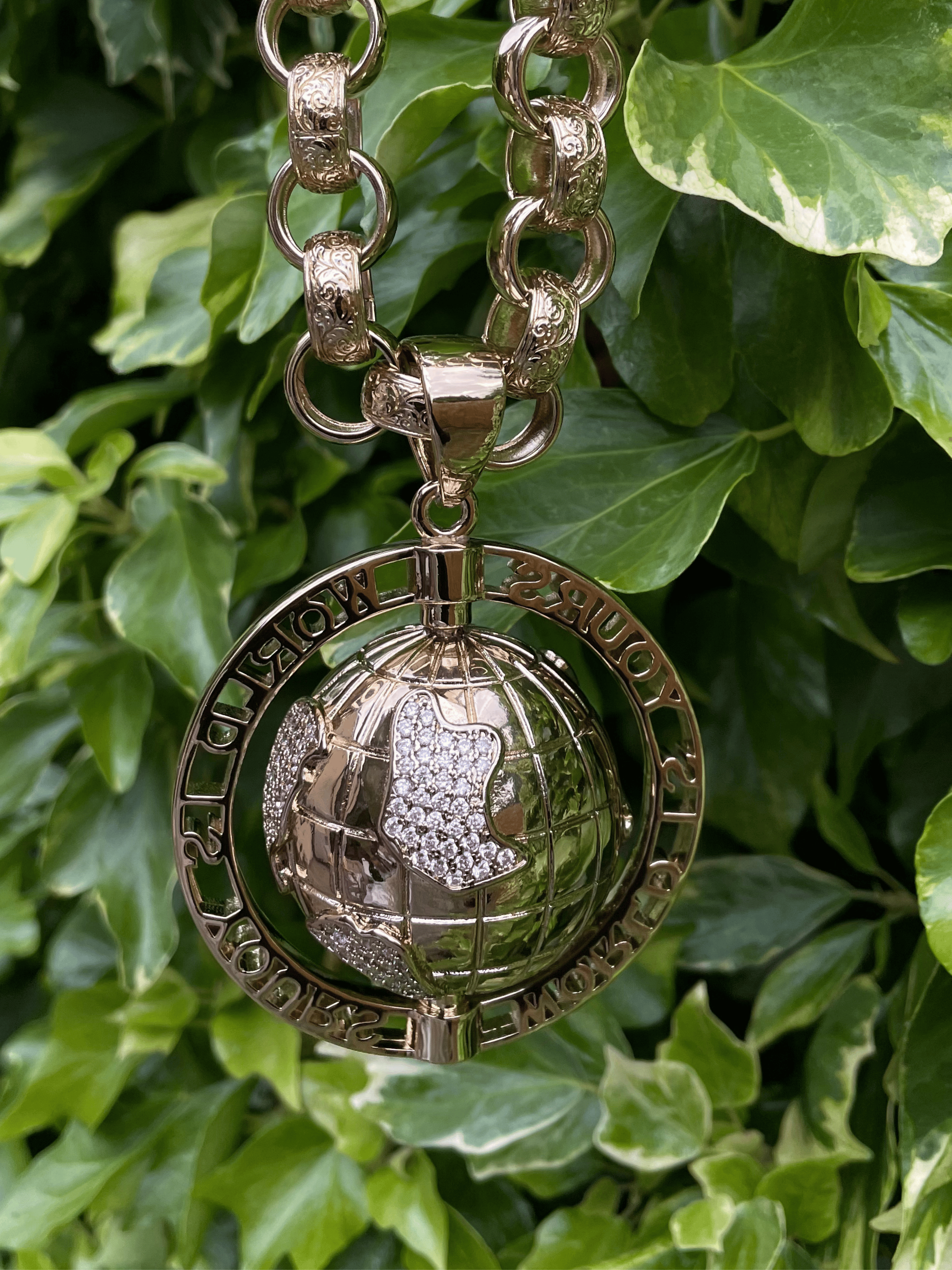 🎁 9ct Gold Filled World is Yours Pendant (100% off)
